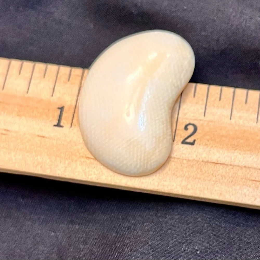 Vintage 70s Cream Kidney Bean Statement Stud Earrings Abstract Retro Costume